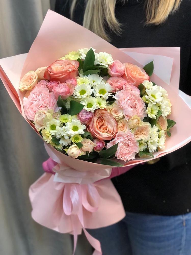 Букет нежные объятья в Калининграде Букет цветов из: Гвоздики, Розы и Хризантемы в Калининграде