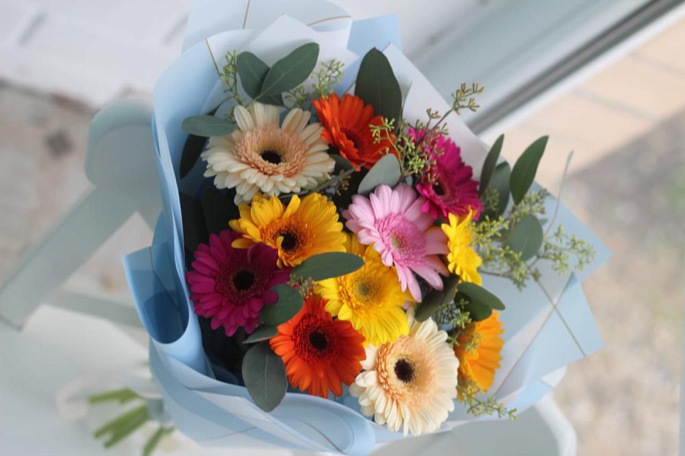 Букет мини герберы в Калининграде Букет цветов из: Герберы в Калининграде