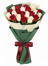 Букет Микс из красных и белых роз в Калининграде