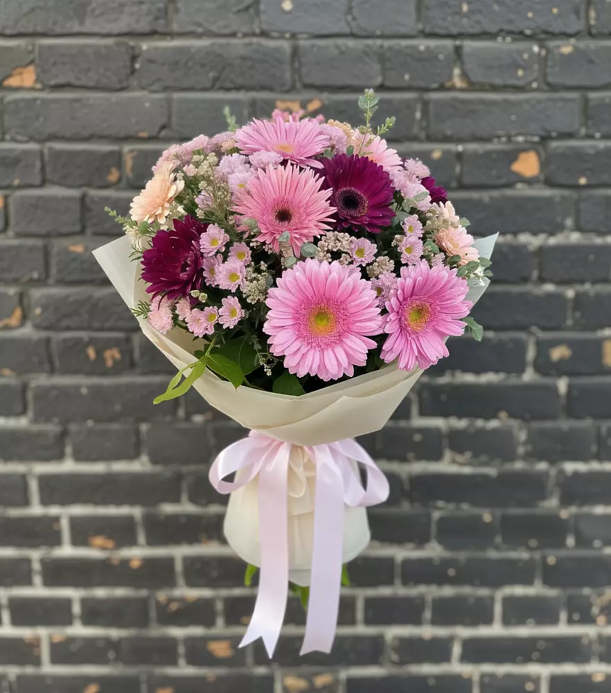 Букет яркие краски в Калининграде Букет цветов из: Герберы и Хризантемы в Калининграде