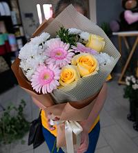 Букет цветов из:  Герберы, Розы и Хризантемы в Калининграде