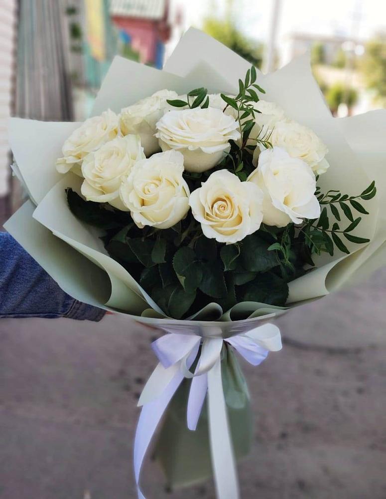 Белые розы Проуд в Калининграде Букет Белые розы Проуд в Калининграде