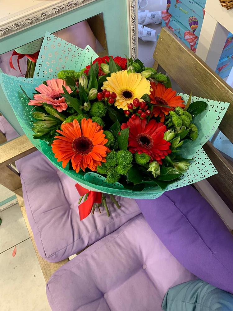 Букет цветов из: Герберы, Хризантемы и Альстромерии в Калининграде