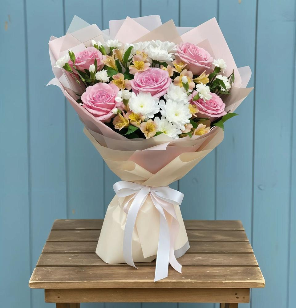 Букет цветов из: Гвоздики, Орхидеи и Розы в Калининграде