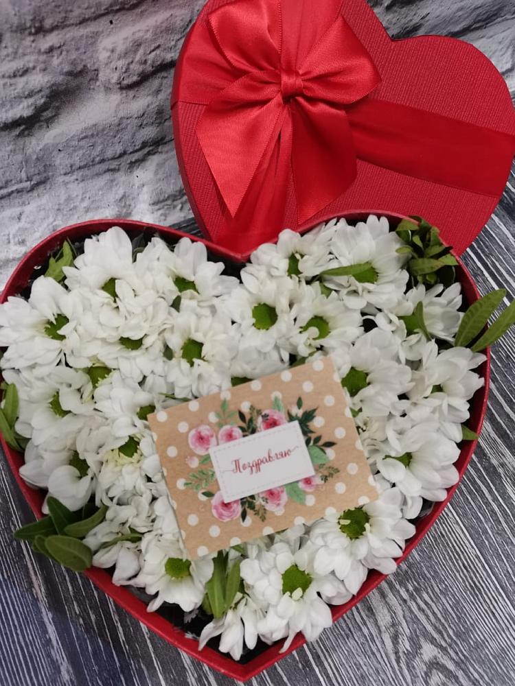 Композиция сплетение судьбы в Калининграде Цветочная композиция из Хризантемы в виде сердца в Калининграде