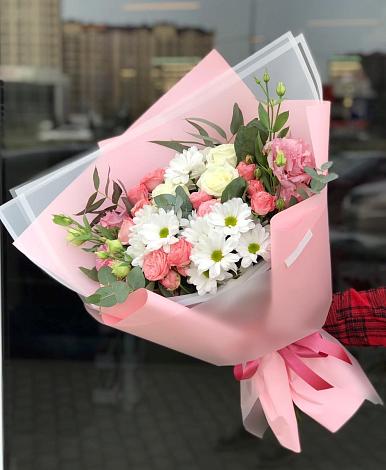 Букет цветов из: Розы, Лизиантусы и Хризантемы в Калининграде